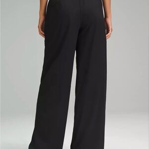 Lululemon women’s midrise swift wideleg pants
